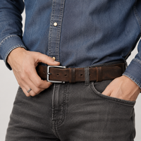 Ceinture À Boucle En Cuir De Vachette Marron Homme portée Univers Ceinture