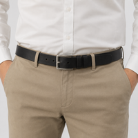 Ceinture Classique En Cuir À Boucle Ardillon Noire portée Homme Univers Ceinture
