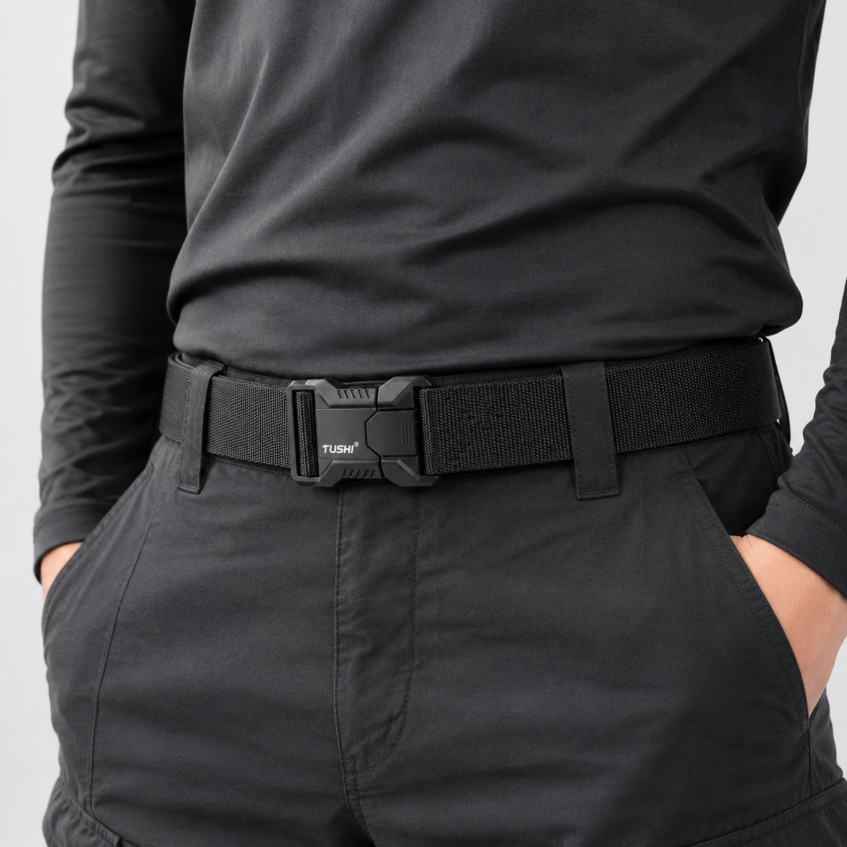 Ceinture Tactique Élastique En Alliage D’Aluminium Noire portée Homme Univers Ceinture